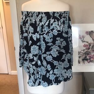 Super cute 3 qrtr sleeve off shoulder top🦋🌈💖